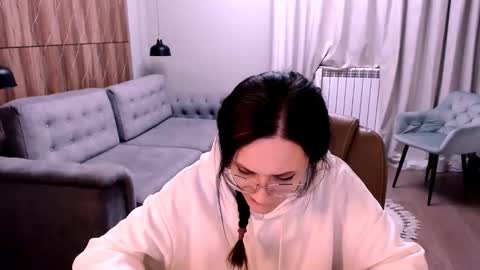 Snapshot of amazingeyes89 chatting on January 6, 2026, 12:53 pm Izza online show from January 6, 2026, 12:53 pm