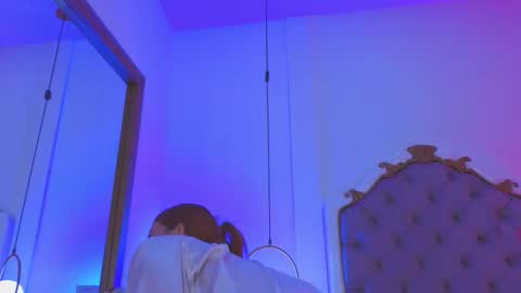 Sara online show from October 19, 2025, 3:01 pm