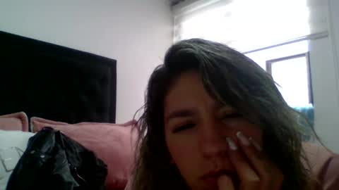 ambar_cortes online show from March 4, 2026, 6:14 pm