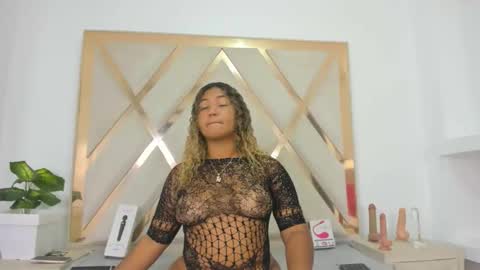 Ambar online show from June 1, 2026, 9:05 pm