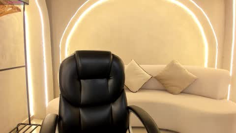 Ambar  online show from November 10, 2025, 11:53 am