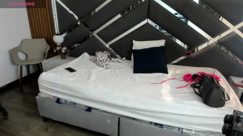 Ambar Ross online show from April 4, 2026, 12:46 pm