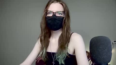 Amber non-nude model online show from December 3, 2025, 3:14 am