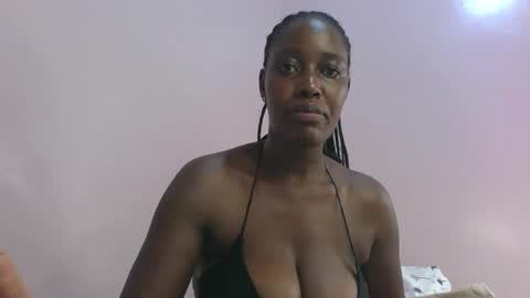 Snapshot of amber_cutie2 chatting on February 4, 2026, 1:00 am amber_cutie2 online show from February 4, 2026, 1:00 am