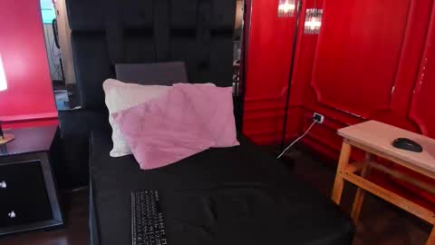 Amber online show from November 10, 2025, 7:13 pm