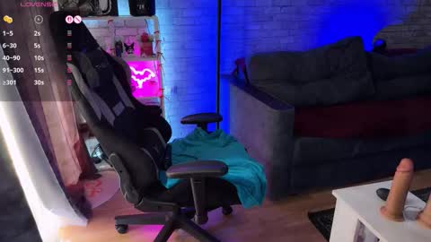 Amelia Aley  online show from March 18, 2026, 10:18 am