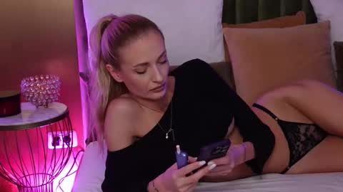 Amelia online show from September 26, 2025, 5:22 am