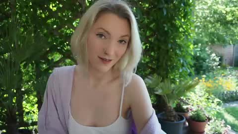 Snapshot of ameliawhitex chatting on May 20, 2026, 7:25 am Call me Pixie or Amy xxx online show from May 20, 2026, 7:25 am