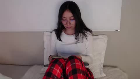 Snapshot of amelie_bss chatting on February 26, 2025, 8:22 pm Amelie online show from February 26, 2025, 8:22 pm