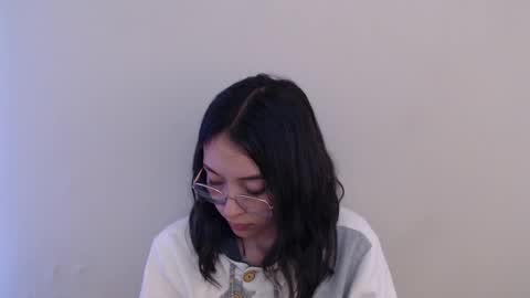 Snapshot of amelie_bss chatting on March 5, 2025, 10:43 pm Amelie online show from March 5, 2025, 10:43 pm