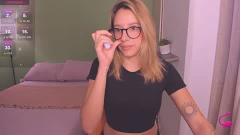 Snapshot of ameliegraham chatting on December 11, 2024, 10:58 am Amelie Graham online show from December 11, 2024, 10:58 am