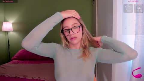 Snapshot of ameliegraham chatting on March 5, 2025, 7:06 pm Amelie Graham online show from March 5, 2025, 7:06 pm