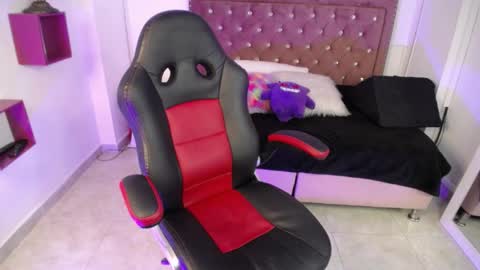 AMELIEROUS .. see you tomorrow  kisses online show from February 7, 2025, 4:24 pm