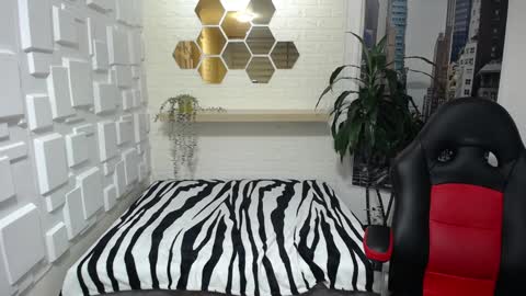 Amell Thomson online show from February 3, 2025, 11:42 am