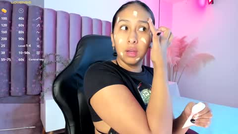 Snapshot of amelyamann chatting on February 7, 2025, 12:17 pm          online show from February 7, 2025, 12:17 pm