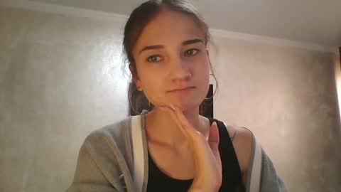 Snapshot of amethystnight_ chatting on September 17, 2025, 10:17 am Julia  online show from September 17, 2025, 10:17 am