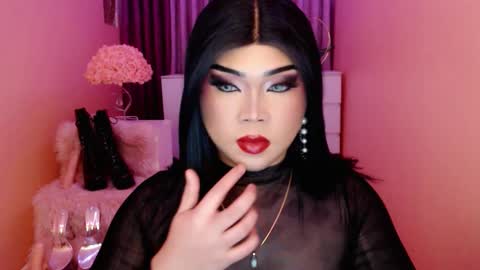 Snapshot of amiadoll chatting on September 25, 2025, 2:54 pm Queen Mireska online show from September 25, 2025, 2:54 pm