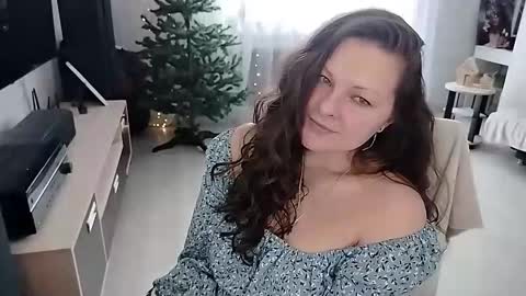 Snapshot of amilafran chatting on February 15, 2026, 7:51 am Mila online show from February 15, 2026, 7:51 am