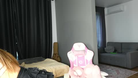 A online show from September 29, 2025, 7:57 am