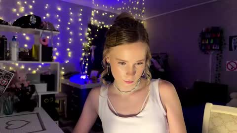 Snapshot of amily_sunray chatting on March 8, 2026, 1:59 pm Amily online show from March 8, 2026, 1:59 pm