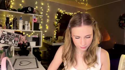 Snapshot of amily_sunray chatting on March 20, 2026, 2:00 pm Amily online show from March 20, 2026, 2:00 pm