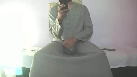 Snapshot of amir_elaraby chatting on October 18, 2025, 5:21 am Amir online show from October 18, 2025, 5:21 am