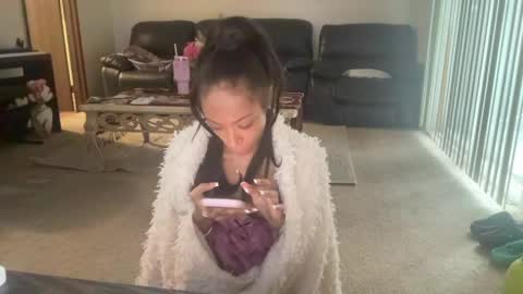 Snapshot of amirime chatting on April 1, 2026, 1:41 pm Aulani 3 online show from April 1, 2026, 1:41 pm