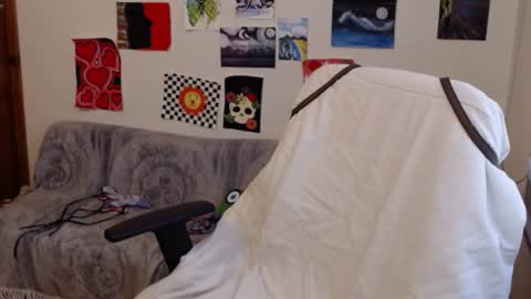 yisel online show from September 21, 2025, 6:42 pm