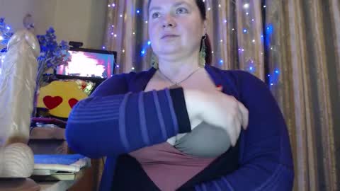 amorelara online show from February 13, 2026, 3:35 am