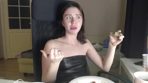 Snapshot of amoremeoww chatting on December 28, 2024, 7:33 pm miss unforgettable online show from December 28, 2024, 7:33 pm