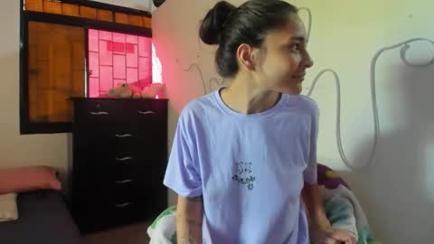 AmyEloise online show from November 16, 2025, 8:36 pm