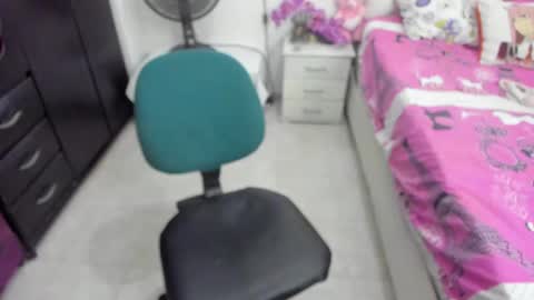 Snapshot of amy_queents chatting on December 24, 2024, 5:49 am Amy Caroland online show from December 24, 2024, 5:49 am