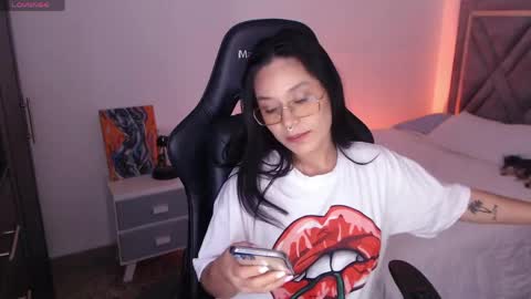 Snapshot of amy_stiward chatting on June 4, 2026, 8:26 pm Mia Cristancho online show from June 4, 2026, 8:26 pm