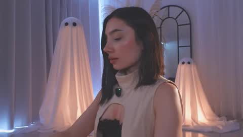 Amy Armstrong online show from October 26, 2025, 7:42 pm