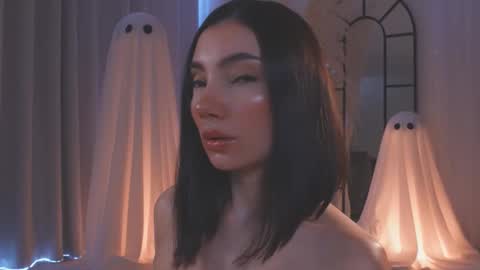 Amy Armstrong online show from October 28, 2025, 7:38 pm