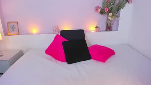 Snapshot of amybarton chatting on December 19, 2024, 7:18 pm My name is AMY... Nice to meet you thumb up me please its important online show from December 19, 2024, 7:18 pm