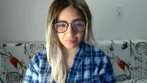 Snapshot of amycosplay99 chatting on January 17, 2025, 2:08 am amycosplay99 online show from January 17, 2025, 2:08 am