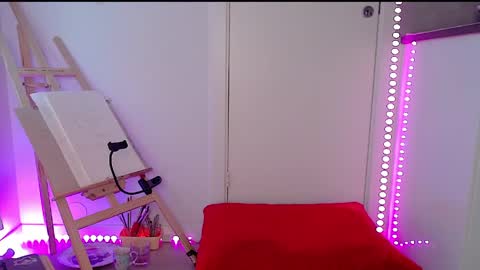 amydreamgirl online show from May 18, 2026, 6:47 pm