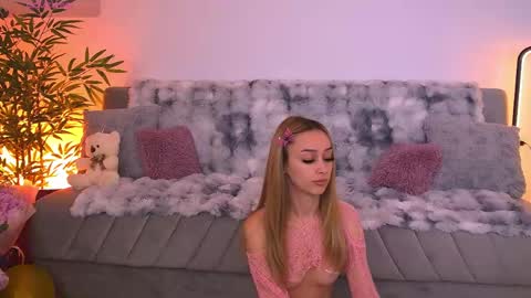 amykentt online show from May 17, 2026, 4:03 pm