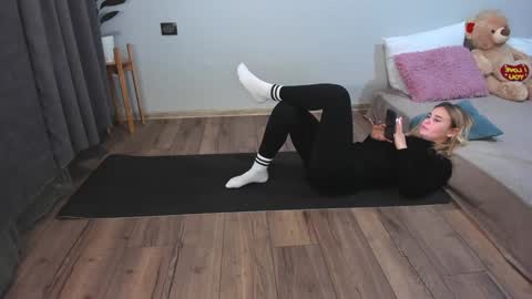 Snapshot of amymilson chatting on December 4, 2024, 6:28 pm amymilson online show from December 4, 2024, 6:28 pm