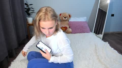 Snapshot of amymilson chatting on December 13, 2024, 1:44 pm amymilson online show from December 13, 2024, 1:44 pm