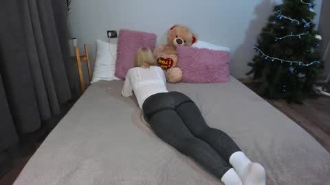 Snapshot of amymilson chatting on January 12, 2025, 5:44 pm amymilson online show from January 12, 2025, 5:44 pm