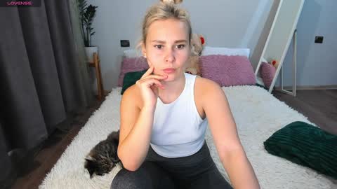 Snapshot of amymilson chatting on February 7, 2025, 5:40 pm amymilson online show from February 7, 2025, 5:40 pm