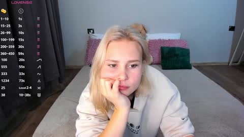 Snapshot of amymilson chatting on February 21, 2025, 5:53 pm amymilson online show from February 21, 2025, 5:53 pm