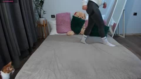 Snapshot of amymilson chatting on February 23, 2025, 6:01 pm amymilson online show from February 23, 2025, 6:01 pm