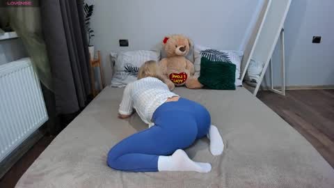 Snapshot of amymilson chatting on February 26, 2025, 7:49 pm amymilson online show from February 26, 2025, 7:49 pm