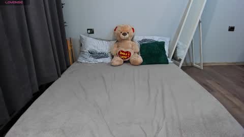 Snapshot of amymilson chatting on February 27, 2025, 7:04 pm amymilson online show from February 27, 2025, 7:04 pm