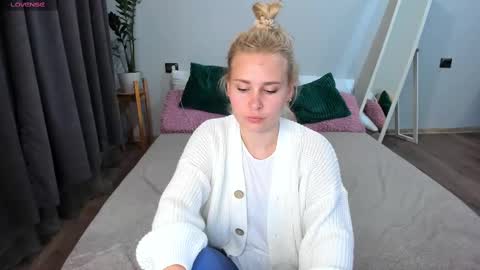 Snapshot of amymilson chatting on March 3, 2025, 7:39 pm amymilson online show from March 3, 2025, 7:39 pm