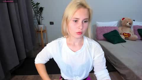 Snapshot of amymilson chatting on March 9, 2025, 5:06 pm amymilson online show from March 9, 2025, 5:06 pm