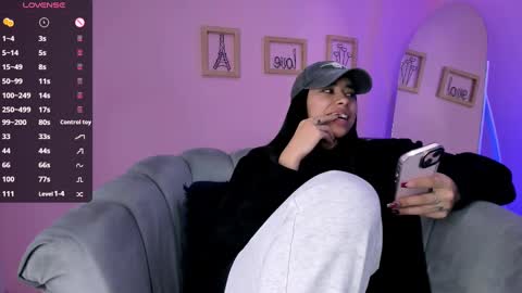 Snapshot of amyolimpo chatting on February 12, 2025, 5:26 am Amy ... Nice to meet u   thumb up me please its important online show from February 12, 2025, 5:26 am